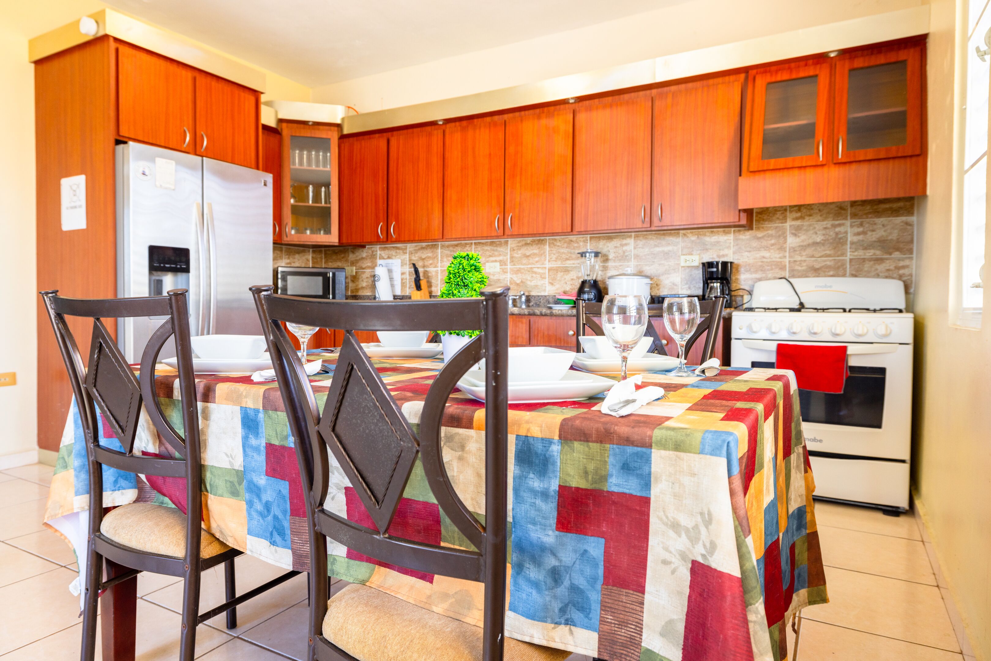 Family House, 6 Bedrooms | Private kitchen | Fridge, microwave, oven, stovetop