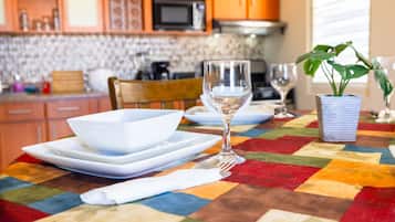 Family House, 6 Bedrooms | Private kitchen | Fridge, microwave, oven, stovetop