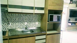 Fridge, microwave, oven - Loft Premium Campeche (Florianópolis)
