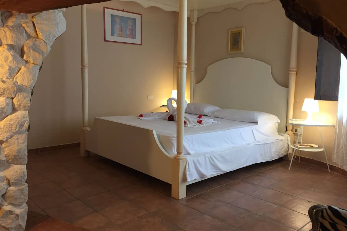 Double Room, Private Bathroom | Bed sheets