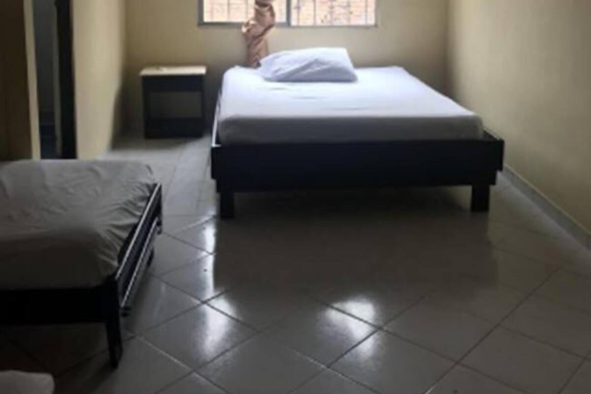 Quarto casal ou duplo básico | Ferros/tábuas de passar roupa, Wi-Fi de cortesia, roupa de cama