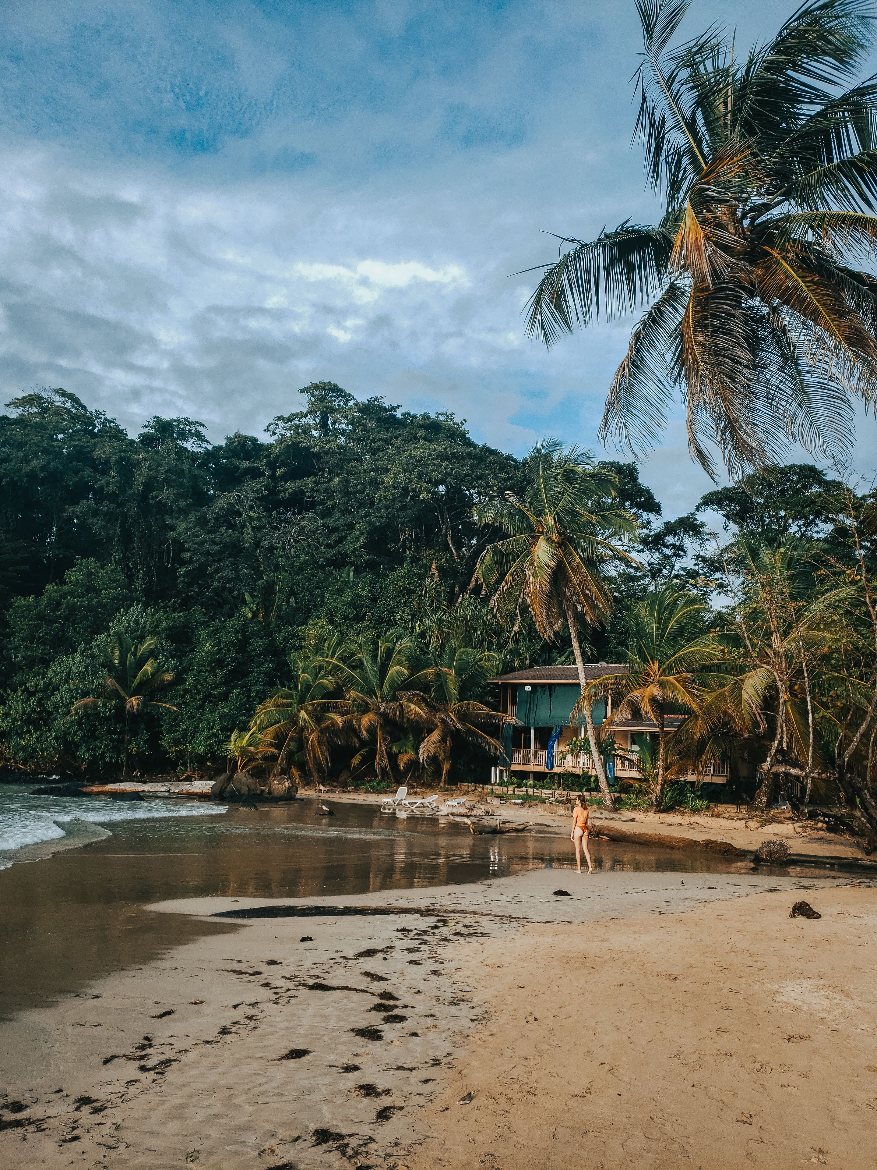 Trên bãi biển, cát trắng, yoga 