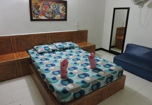 Iron/ironing board, free WiFi, bed sheets