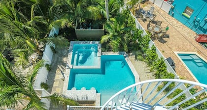Rooftop with Gulf Views, Heated Pool/Spa, and Games - Siesta Palooza