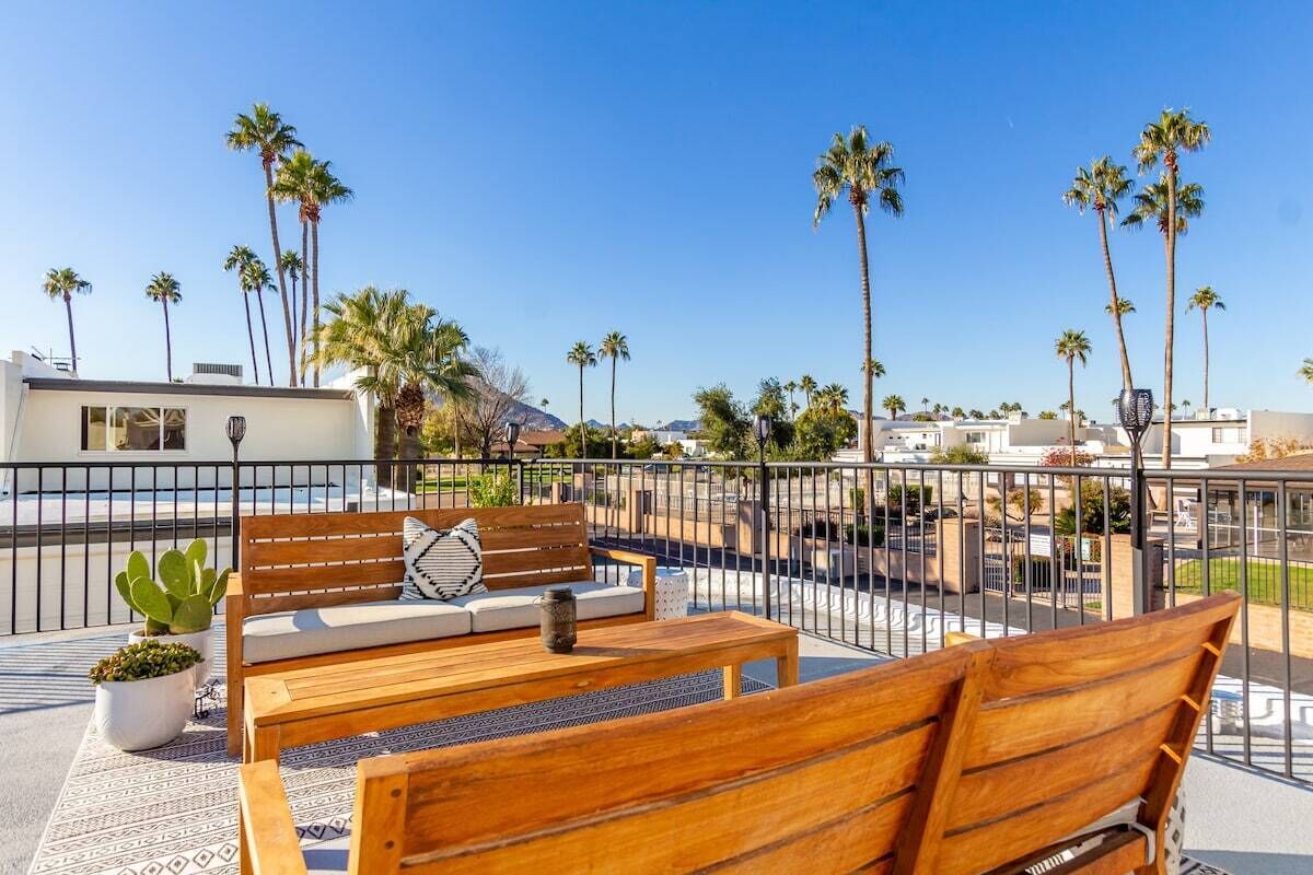 1 Block to OldTown! Trendy SW Townhome, Best Location w/ Private Rooftop Patio!