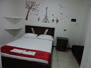 Iron/ironing board, free WiFi, bed sheets - Hotel Cartago Plaza (Cartago)