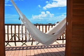 Phòng tiện nghi đơn giản, nhiều giường, quang cảnh biển | Quang cảnh ban công