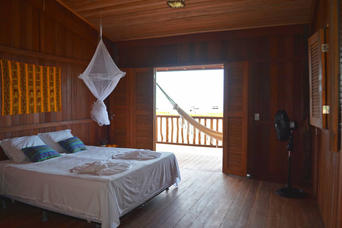 Habitación Confort, varias camas, vistas al mar | Wifi gratis y ropa de cama
