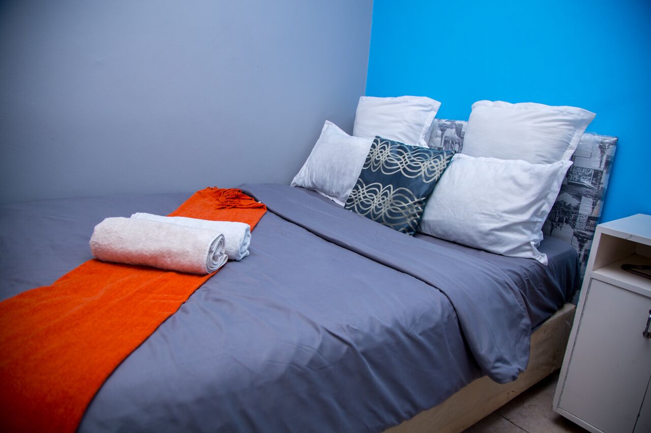 1 slaapkamer, een strijkplank/strijkijzer, wifi