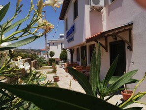 تناول الطعام بالخارج