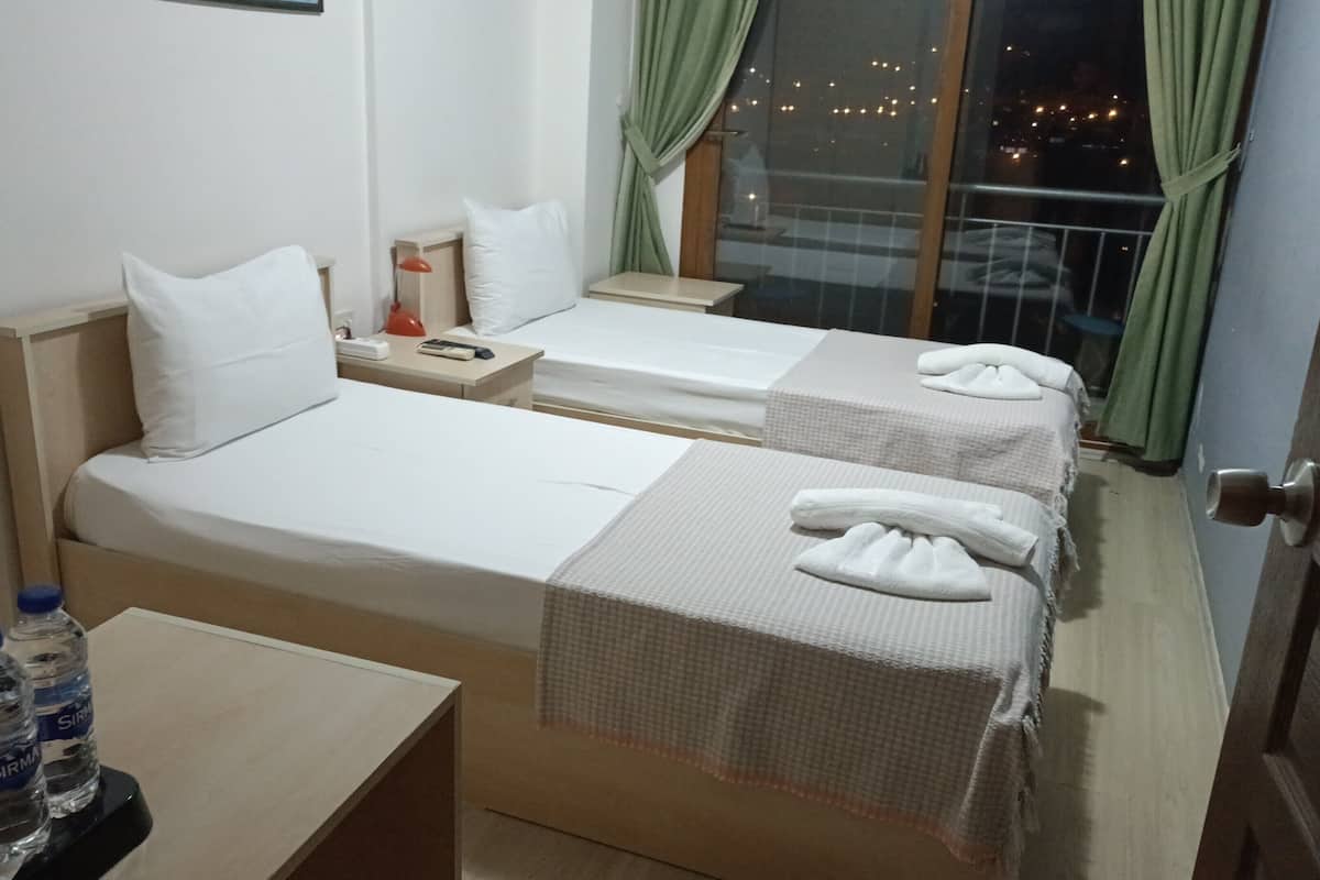 Habitación con 2 camas individuales | 9 dormitorios y wifi gratis