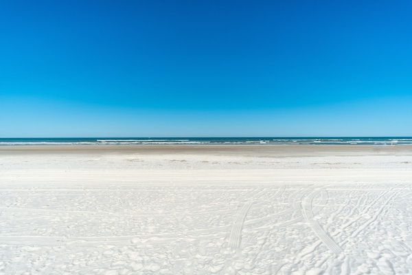 Beach nearby, sun loungers, beach towels