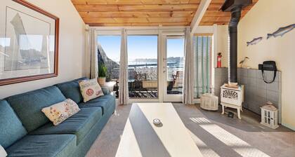 Condominio frente a la bahía con vistas espectaculares y piscina compartida / jacuzzi / gimnasio.