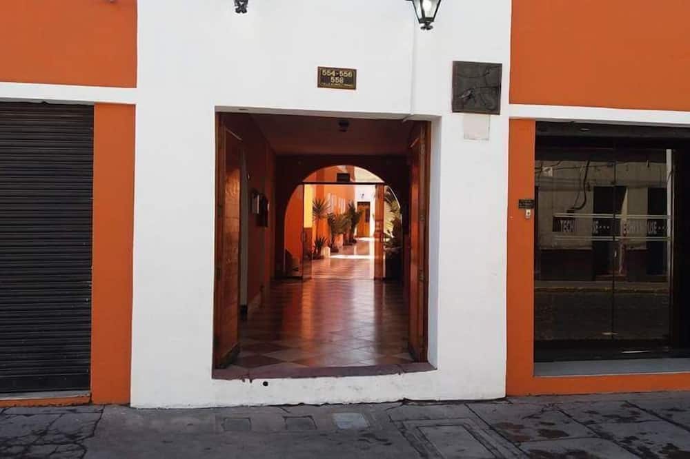 Hostal Characato Suite