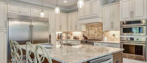 KĂŒhlschrank, Mikrowelle, Ofen, GeschirrspĂŒler