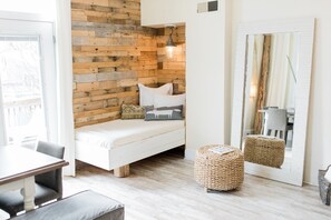 Smart TV, printers - City Vibes:Trendy/ community Pool/ Weekday Escape! (Cincinnati)