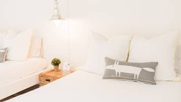 2 Schlafzimmer, Schreibtisch, Bügeleisen/Bügelbrett, Reisekinderbett