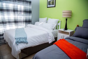 1 bedroom, WiFi - Annex Lodge  - Suite 6 (Cape Town)