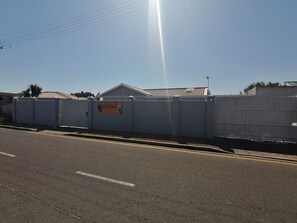 Property grounds - Annex Lodge  - Suite 6 (Cape Town)