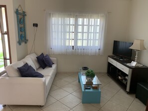 TV, stereo - Close to the beach (Bertioga)