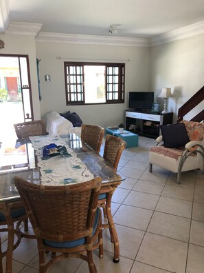 Dining - Close to the beach (Bertioga)