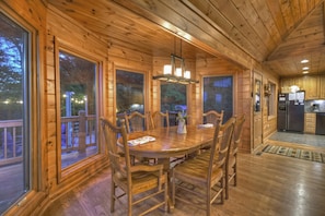 Dining - Mountain View, Hot Tub, Large Deck, Fire Pit Area (Morganton)