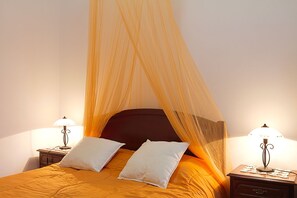 2 habitaciones, tabla de planchar con plancha, wifi y ropa de cama 