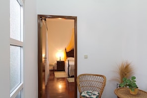 2 habitaciones, tabla de planchar con plancha, wifi y ropa de cama