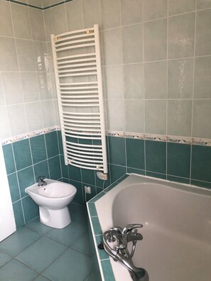 Bañera, secador de pelo
