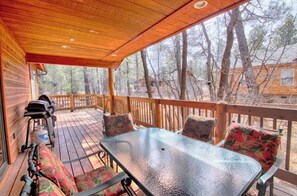 Outdoor dining - Family Fun! Sky-Lite Lodge Clean Internet Single Story Pinetop Lakes 3bd Cabin (Pinetop)