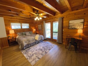 2 bedrooms, desk, iron/ironing board, free WiFi - My Mountain Escape, Pet Friendly, Hot Tub, 15 minutes from Blue Ridge (Morganton)