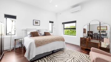 Apartamento premium, 1 cama King | 2 quartos, roupas de cama premium, individualmente decorados