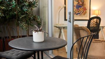 House, 4 Bedrooms | Terrace/patio