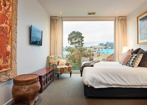 House, 4 Bedrooms - Innercity Entertainer with Parking (Richmond)