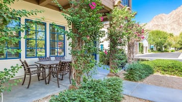 Condo, 3 phòng ngủ | Khu ẩm thực ngoài trời