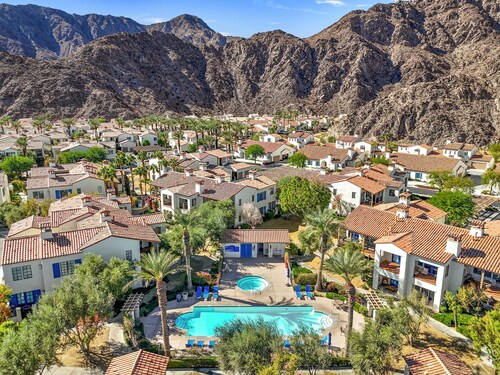 Tradition 3 Bedrooms T21 by RedAwning