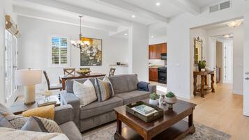 Condo, 3 Bedrooms | Living area