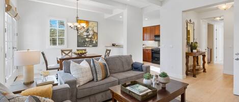 Condo, 3 Bedrooms | Living area