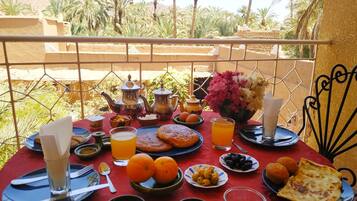 Free daily cooked-to-order breakfast