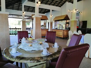 Breakfast, lunch, dinner served; local and international cuisine 