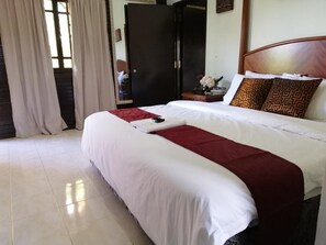 笔记本电脑工作区、熨斗/熨板、床单