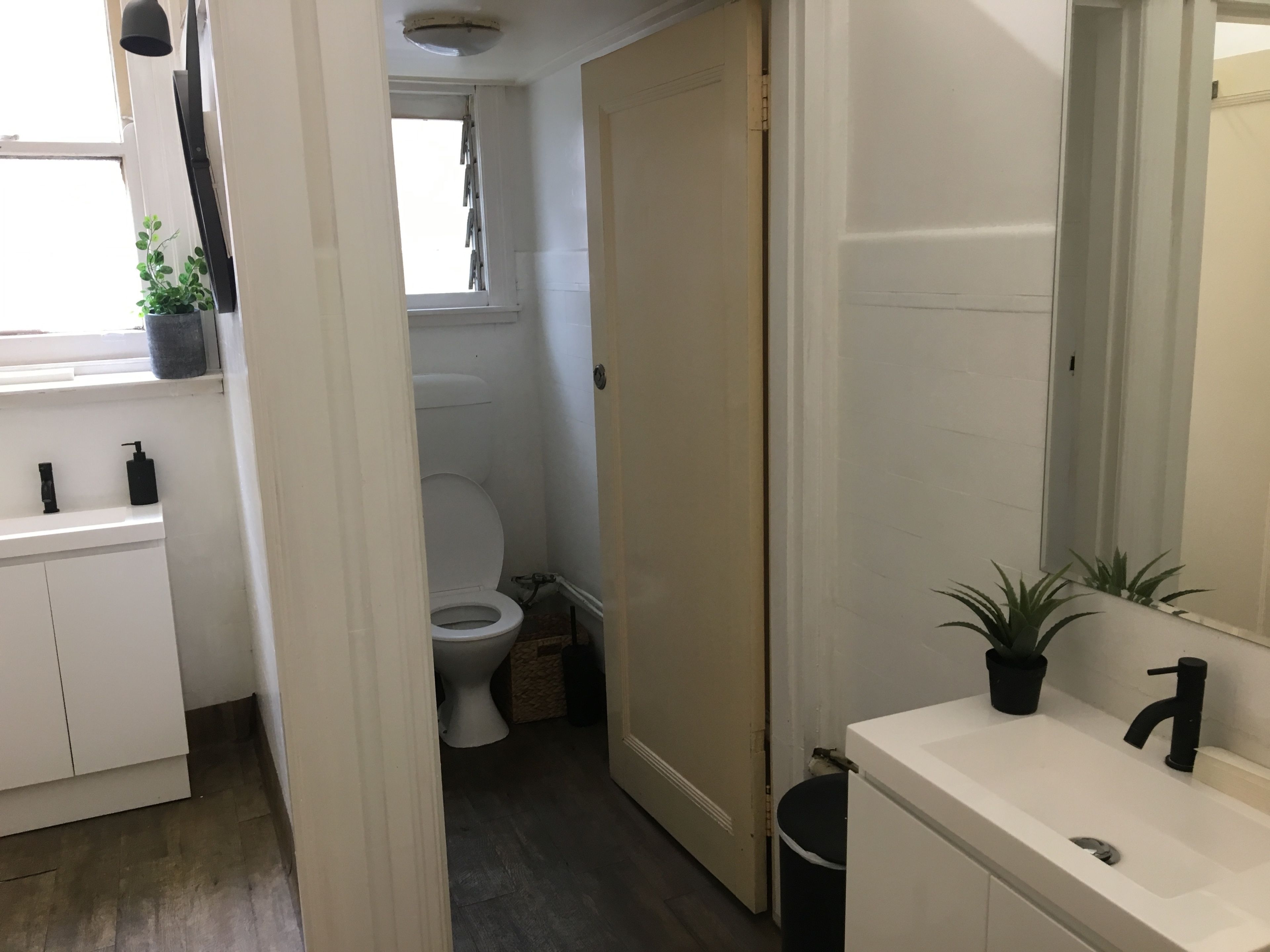 combined shower/bathtub, hair dryer, towels, soap