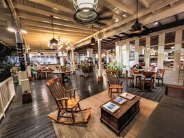 Breakfast, lunch and dinner served