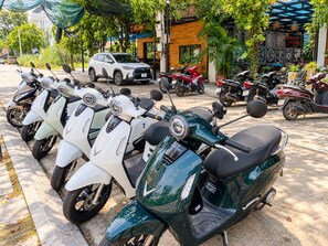 Scooter/moped - Tam Coc Mandala Homestay & Pool (Nam Hoa Lu)