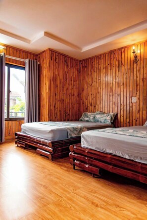 Phòng 4 Deluxe, 2 giường cỡ queen | Minibar với thức ăn, đồ uống miễn phí