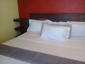 标准房, 2 张双人床 | 免费 WiFi、床单