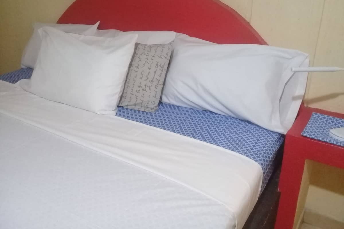 Habitación estándar, 1 cama King size | Wifi gratis y ropa de cama