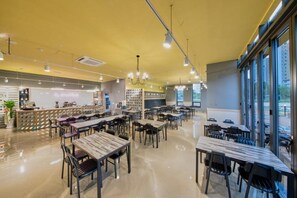 Se sirven desayunos, comidas y cenas 