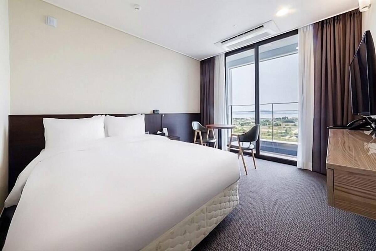 Grand Double Room, 1 King Bed, Non Smoking, Garden View | Desk, blackout drapes, soundproofing, WiFi (free)