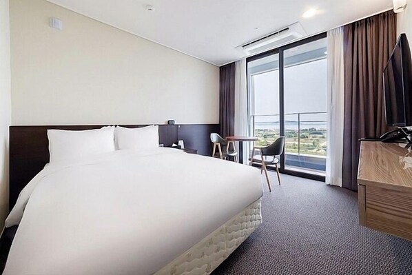 Grand Double Room, 1 King Bed, Non Smoking, Garden View